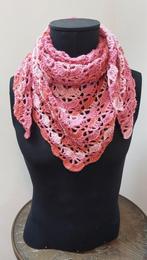 Nieuwe gehaakte omslagdoek driehoekssjaal puntsjaal roze, Kleding | Dames, Mutsen, Sjaals en Handschoenen, Handgemaakt, Ophalen of Verzenden