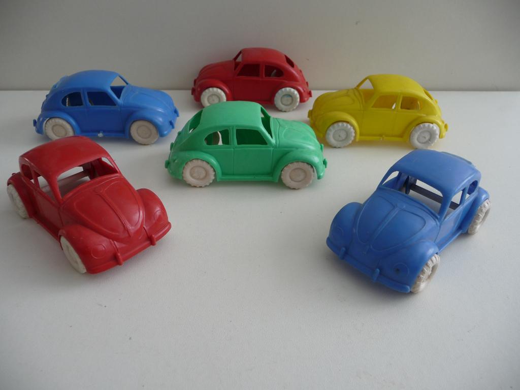 6 plastic AUTOOTJES - model VOLKSWAGEN 60-er jaren (R), Ophalen of Verzenden