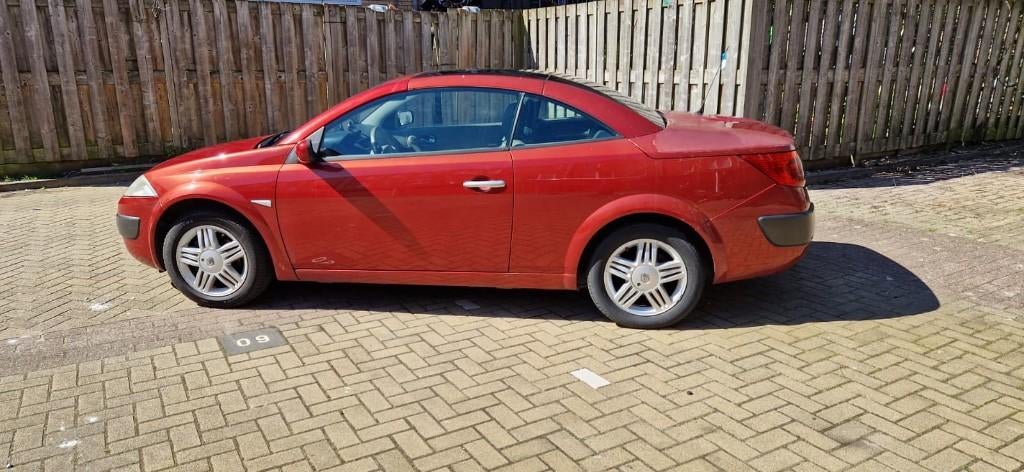 Renault Mégane Coupé‑Cabriolet 1.9 dCi Privilège+ motor 100%, Auto's, Renault, Voorwielaandrijving, 4 cilinders, Cabriolet, 4 stoelen