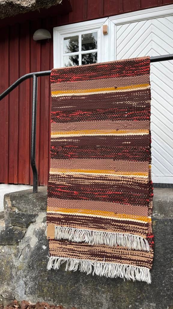 Zweeds voddenkleed in retro kleur, Huis en Inrichting, Stoffering | Tapijten en Kleden, Gebruikt, Overige kleuren, 200 cm of meer