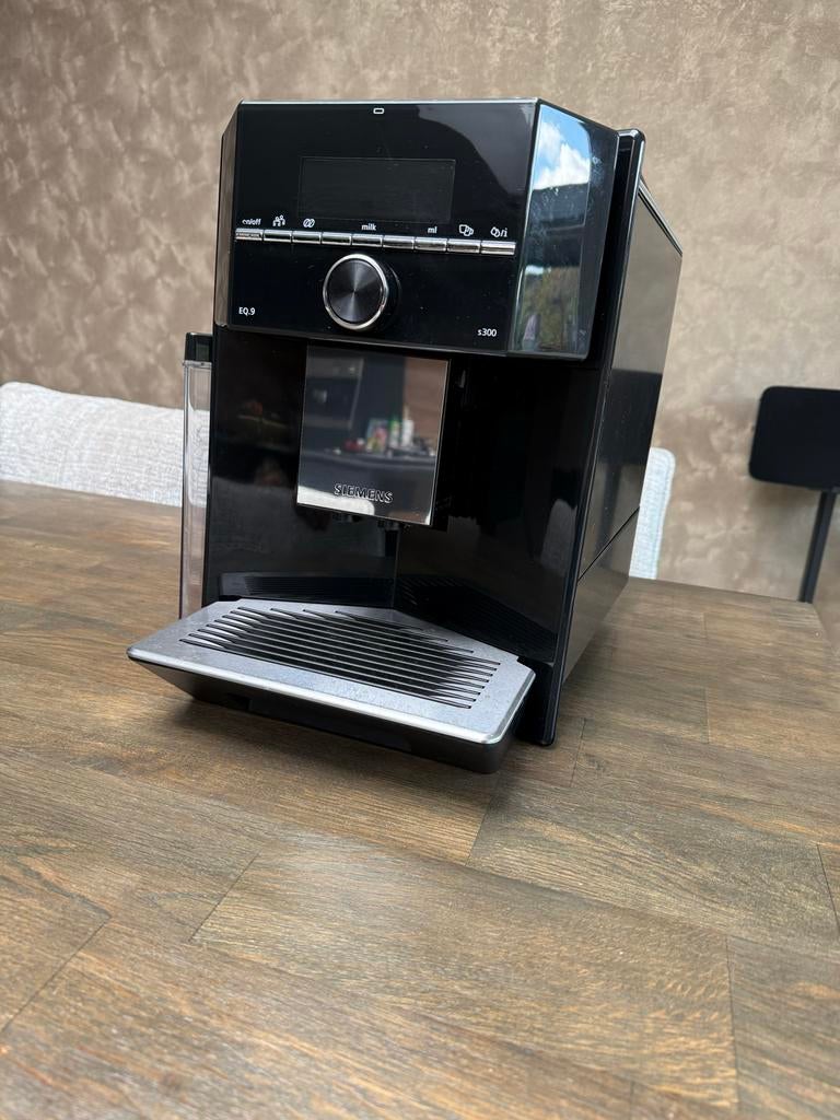 Siemens EQ.9 S300 volautomatische espressomachine, Ophalen, Afneembaar waterreservoir, Gebruikt, Koffiemachine