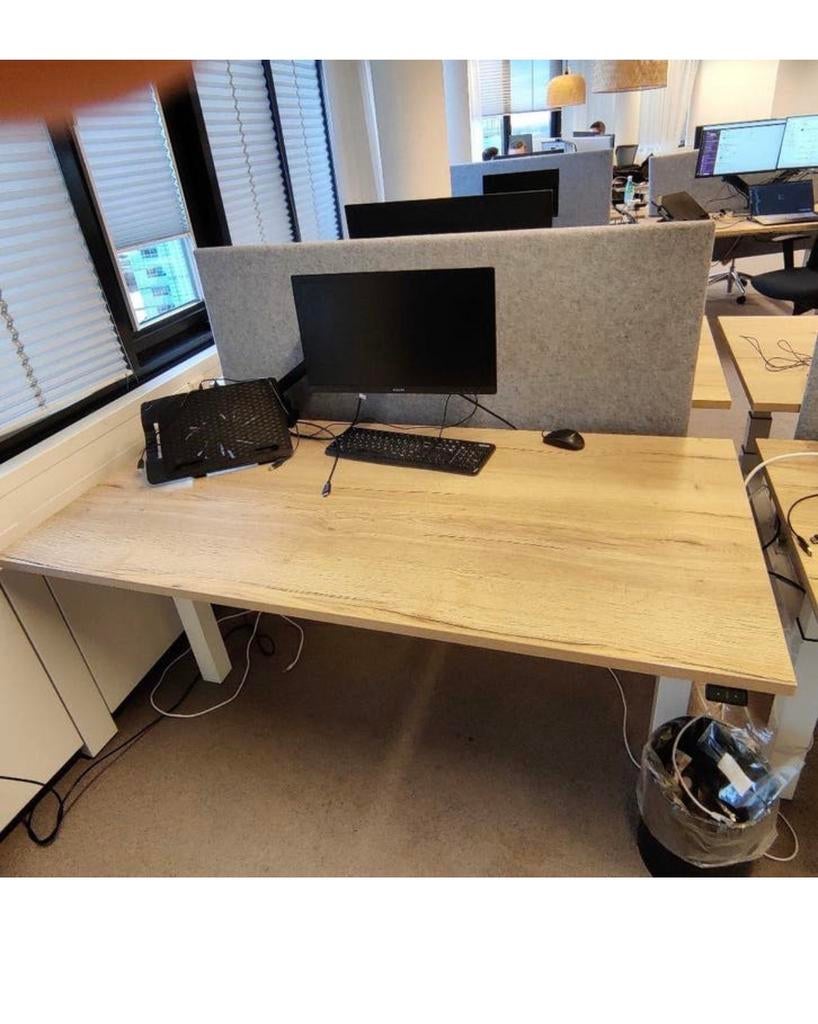 Elektrische Zit/Sta Duo Werkplek met Akoestisch Scherm, Elektrisch, Gebruikt, Spaanplaat of MDF, Ophalen of Verzenden