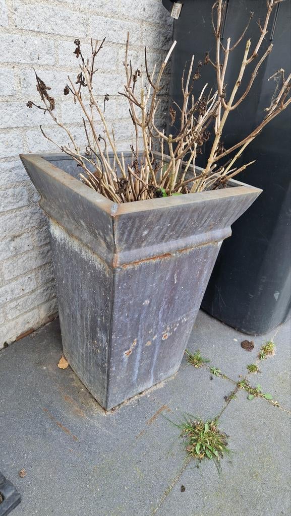 Gratis zinken buiten pot, Tuin en Terras, Bloembakken en Plantenbakken, Ophalen, Gebruikt, Minder dan 30 cm, Rond