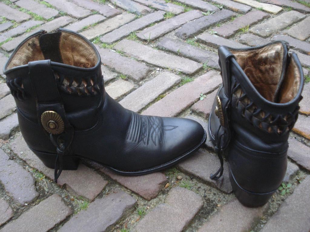 SENDRA BOHO IBIZA FESTIVAL ZWARTE LAARS 38 GRATIS VERZENDING, Verzenden, Zwart, Lage of Enkellaarzen, Sendra 38