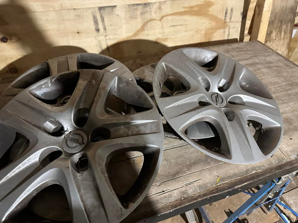 Wieldoppen van opel astra, Auto diversen, Wieldoppen, Ophalen of Verzenden, Zo goed als nieuw