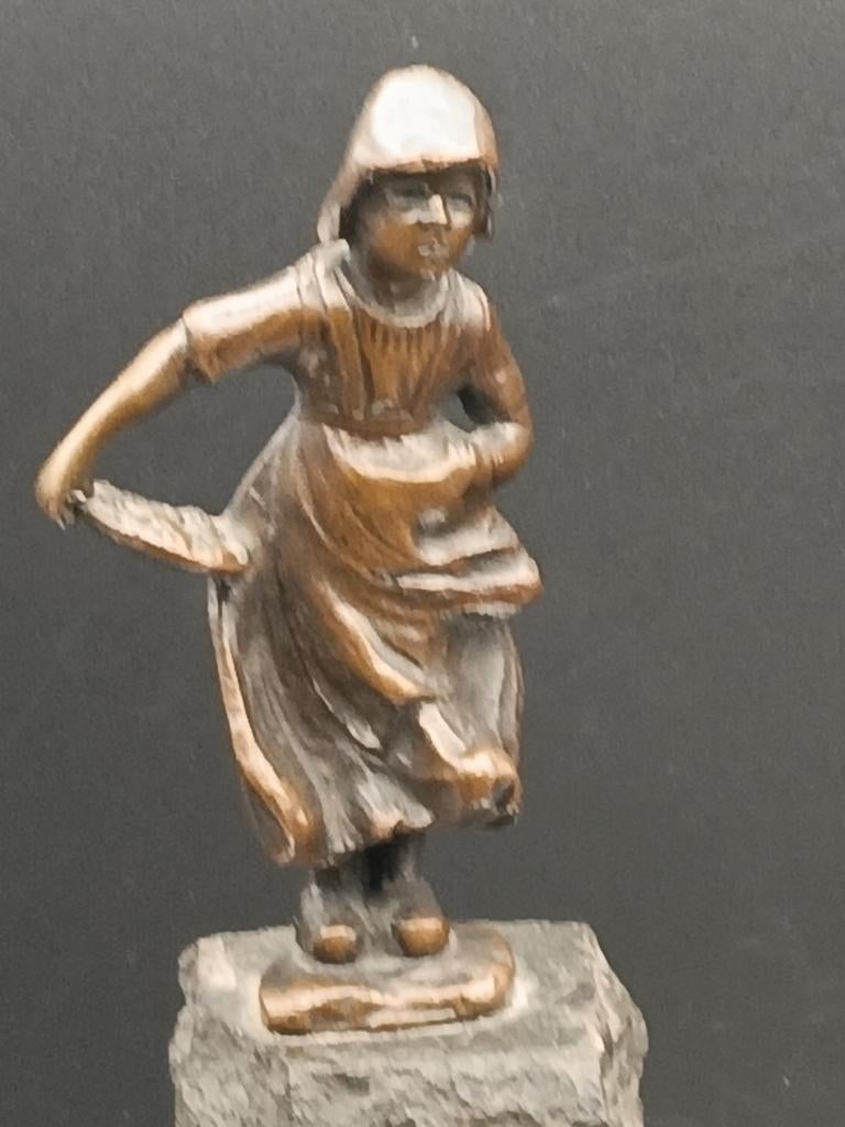 Antiek Bronzen Beeldje Meisje met Vissen op Schaal 1900, Ophalen of Verzenden