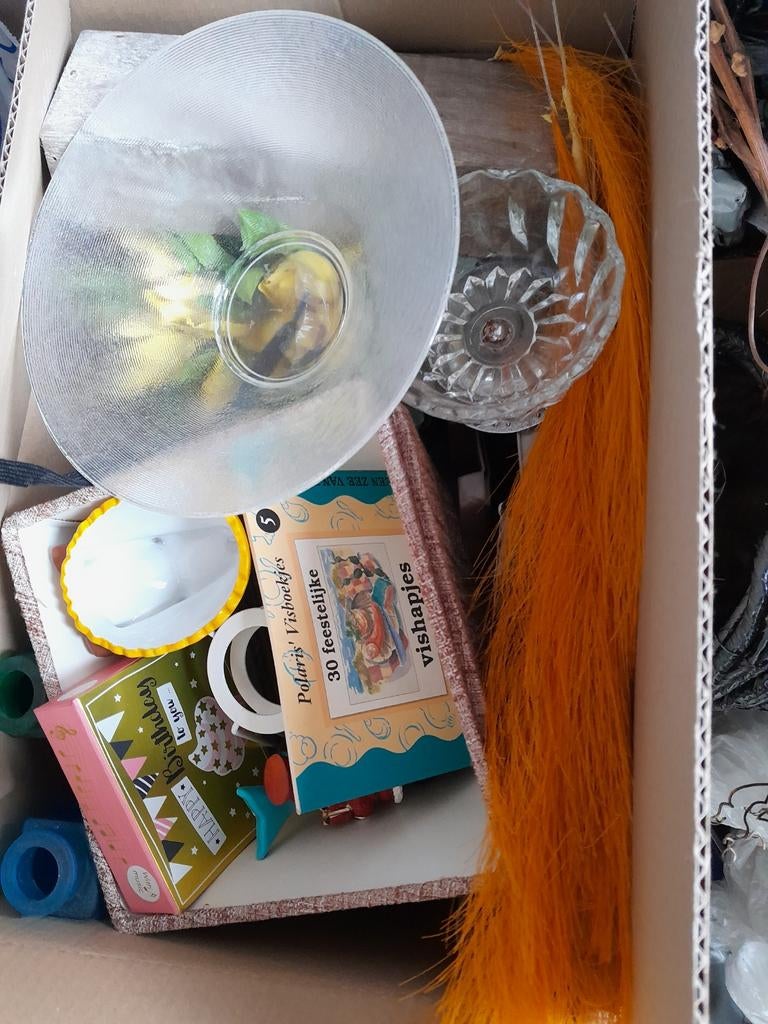 Doosje rommelmarkt spullen, Ophalen