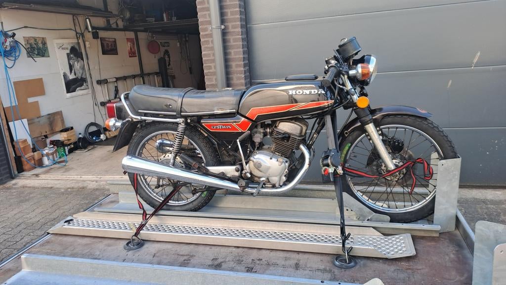 Gezocht, net zadel voor honda cb 125t uit 1978., Ophalen of Verzenden