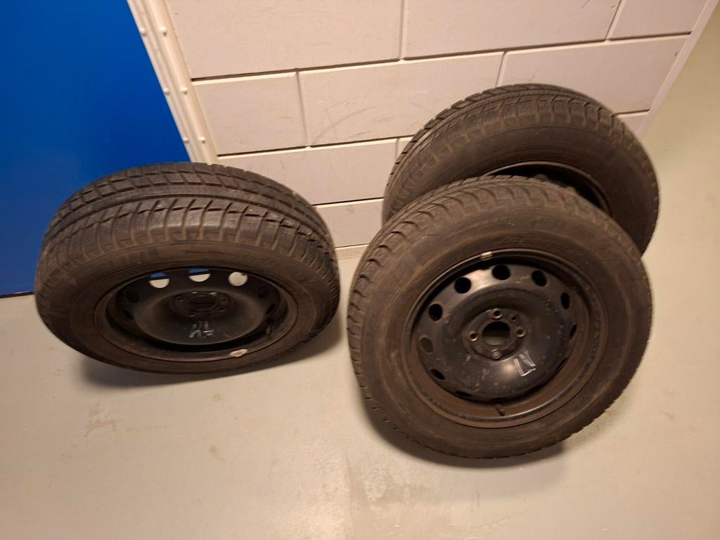 Set van 4gebruikte winterbanden met velgen, Gebruikt, 15 inch, Banden en Velgen, Personenwagen
