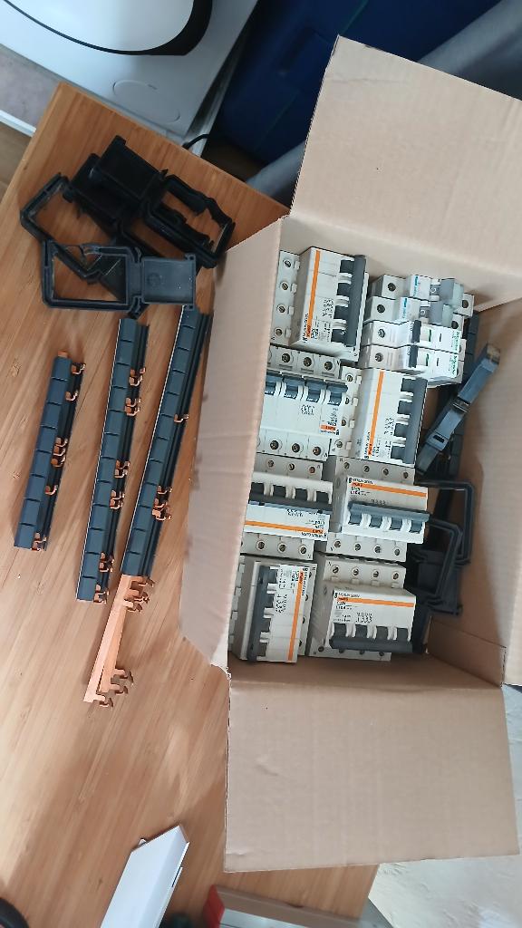 Automaten, merken Merlin Gerin, Schneider en Hager, Ophalen, Gebruikt