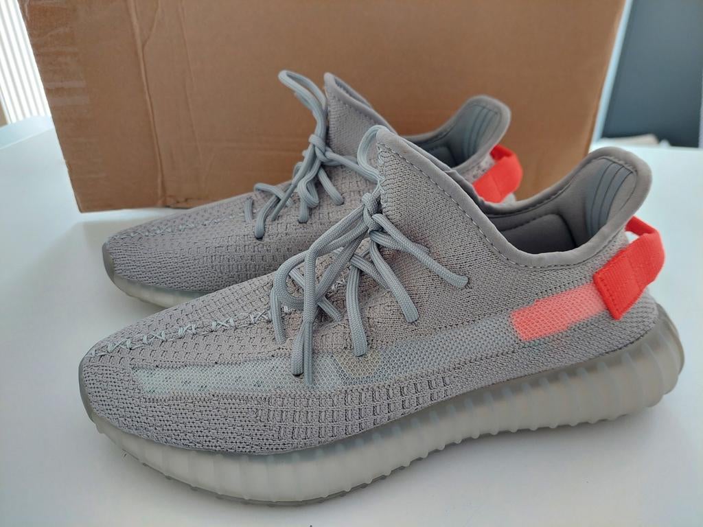 Adidas Yeezy Boost 350 V2, maat 42, Kleding | Heren, Schoenen, Ophalen of Verzenden, Nieuw, Overige kleuren