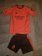 Real Madrid Mbappe tenue maat 176 (roze/zwart), Ophalen of Verzenden, Gebruikt, Jongen of Meisje, Sport- of Zwemkleding