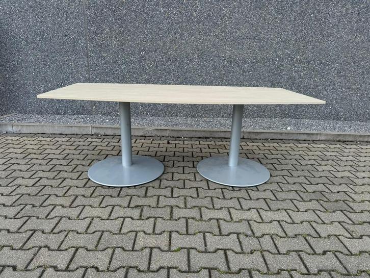 Conferentietafel/Vergadertafel gebruikt €225,- ex p/st, Doe-het-zelf en Verbouw, IJzerwaren en Bevestigingsmiddelen