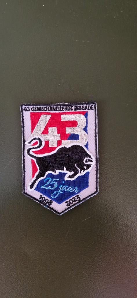 Mouwembleem 43 mechbrig, Ophalen of Verzenden, Landmacht, Nederland, Embleem of Badge