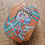 Pokémon Hidden Potential Tin Rotom V (EU), Ophalen of Verzenden, Nieuw, Foil
