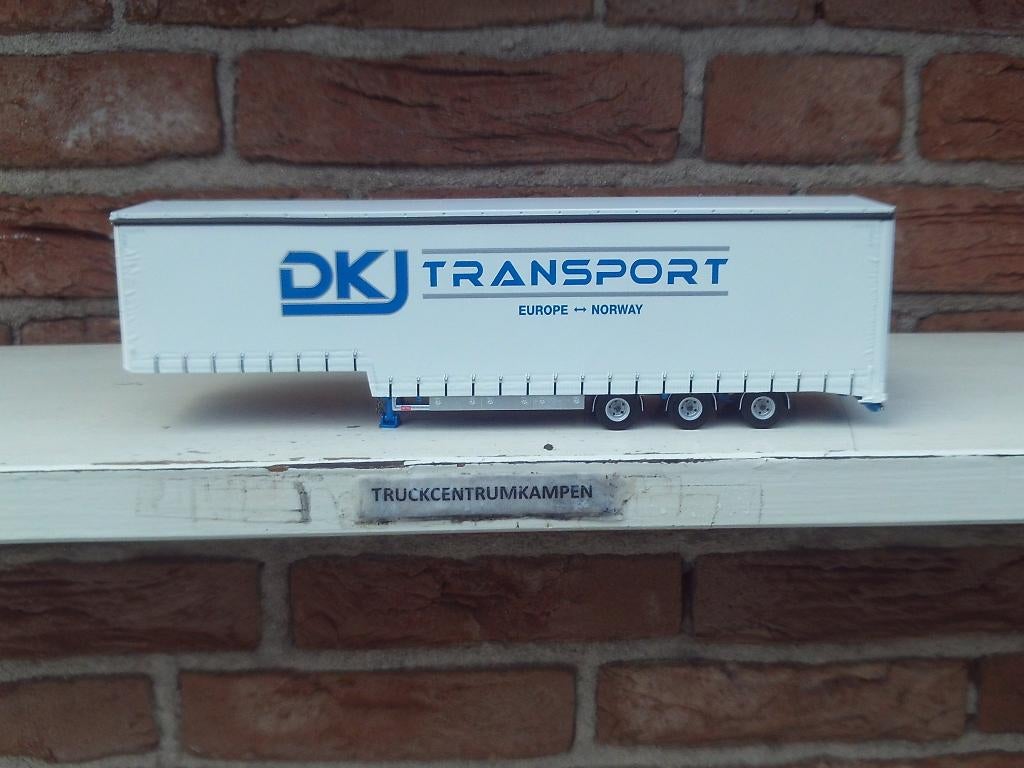 WSI  Semi  With  Curtain  3  asser  van  DKJ  Transport.