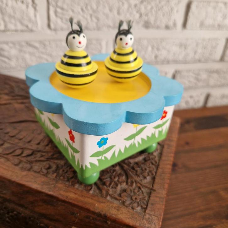 Houten muziekdoosje met dansende bijen - 12x12x11 CM, Kinderen en Baby's, Speelgoed | Overig, Jongen of Meisje, Ophalen of Verzenden