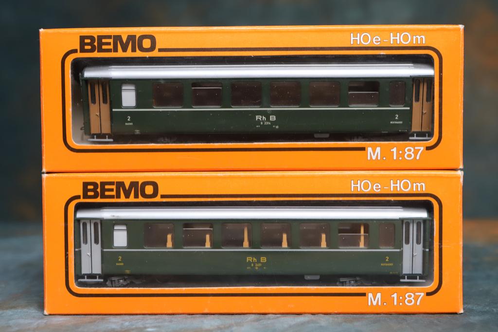 2 Bemo rijtuigen, kleur groen. Rhaitische bahn. Modelbaan HO, Hobby en Vrije tijd, Modeltreinen | H0, Overige merken, Gelijkstroom