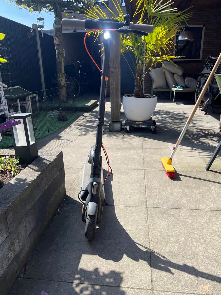 Ninebot elektrische step - Zo goed als nieuw, Fietsen en Brommers, Steps, Ophalen of Verzenden, Zo goed als nieuw, Elektrische step (E-scooter)