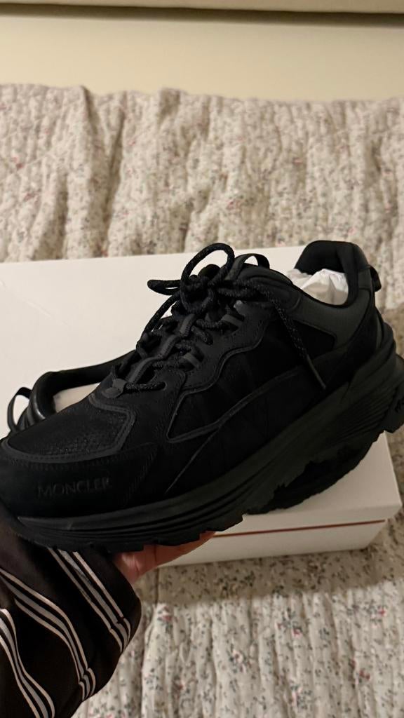 Moncler schoenen, Ophalen of Verzenden, Zo goed als nieuw, Zwart