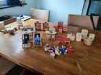 Houten poppenhuis meubeltjes en poppetjes, Ophalen, Poppenhuis