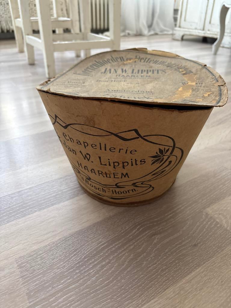 Brocante hoedendoos, Ophalen