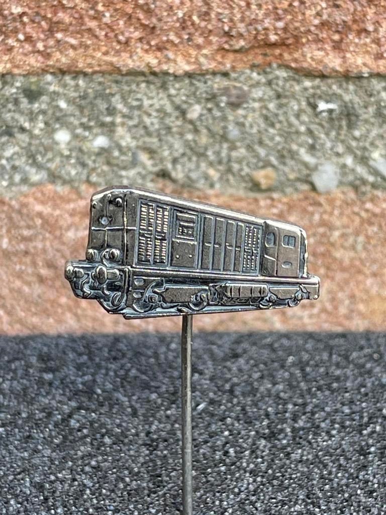 NS diesel loc, Ophalen of Verzenden, Gebruikt, Transport, Speldje of Pin