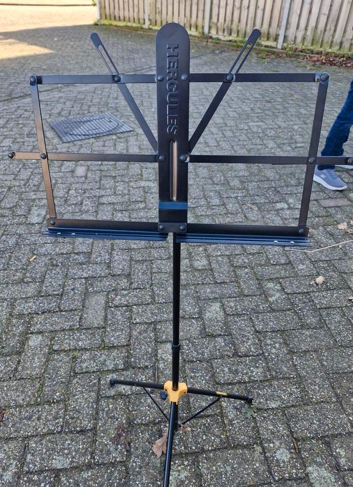 Hercules muziekstandaard - Zwart, stevig en inklapbaar, Muziek en Instrumenten, Bladmuziek, Zo goed als nieuw, Overige soorten