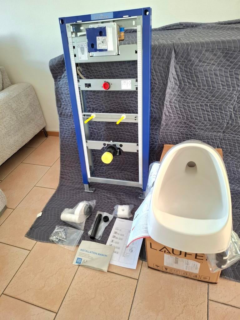 Urinoir set compleet en NIEUW!! zo te plaatsen., Ophalen, Nieuw, Wit, Overige typen