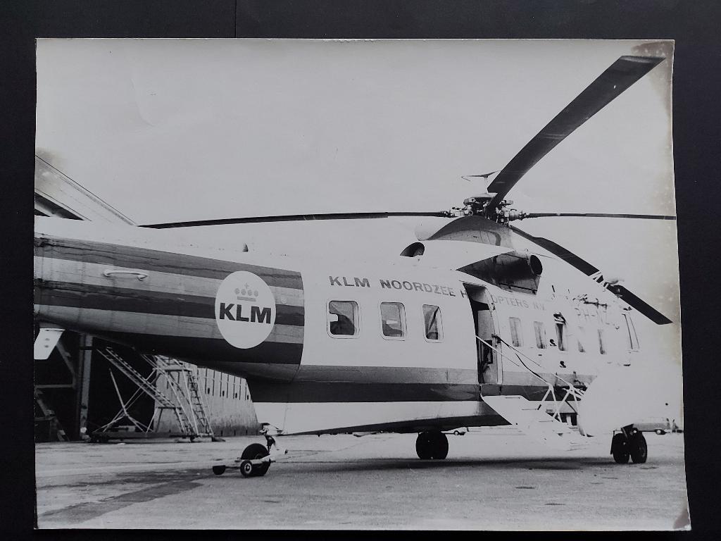 Foto van een KLM Helikopter de PH-NZC (F1008), Ophalen of Verzenden, Gebruikt, Kaart, Foto of Prent