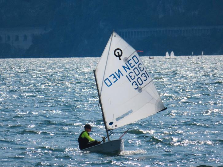 Fantastische uitgeruste Optimist 3031 – “Geri” te koop, Watersport en Boten, Open zeilboten, Zo goed als nieuw, Optimist, Minder dan 3 meter