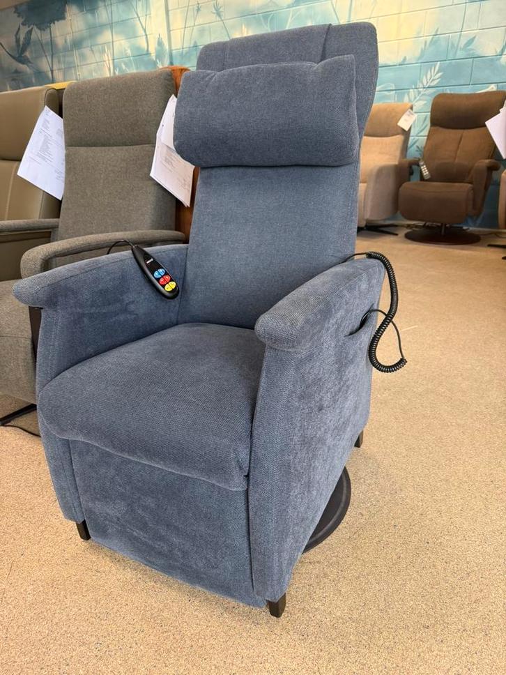 Luxe Fitform sta op relax stoel draaiplateau verwarming, Huis en Inrichting, Fauteuils, Zo goed als nieuw, Ophalen of Verzenden