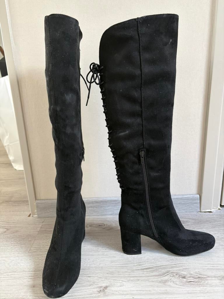 Zwarte suede hoge laarzen, Kleding | Dames, Schoenen, Ophalen of Verzenden, Zo goed als nieuw, Zwart, Hoge laarzen