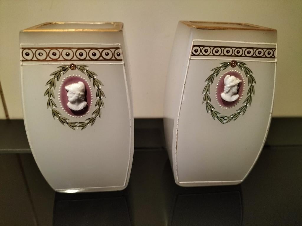 Antieke Empire stijl vaasjes met cameo, Ophalen of Verzenden