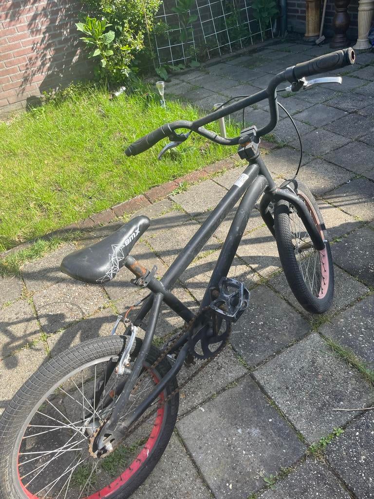 zwarte BMX fiets met roze accenten, Fietsen en Brommers, Fietsen | Crossfietsen en BMX, Ophalen, Gebruikt, Staal, V-brakes