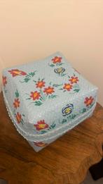 Opbergmand lichtblauw beschilderd riet, Huis en Inrichting, Woonaccessoires | Schalen en Manden, Gebruikt, Mand, Vierkant, Ophalen of Verzenden