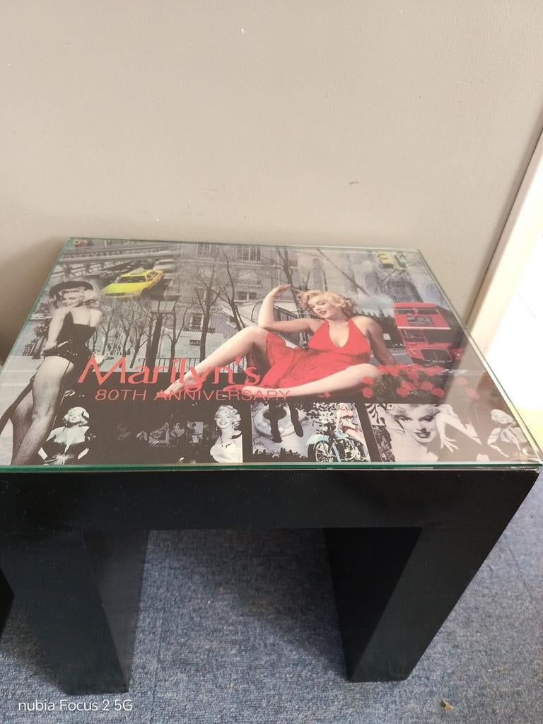 Marilyn Monroe 80 TH Anniversary Bijzettafel, Huis en Inrichting, Tafels | Bijzettafels, Ophalen