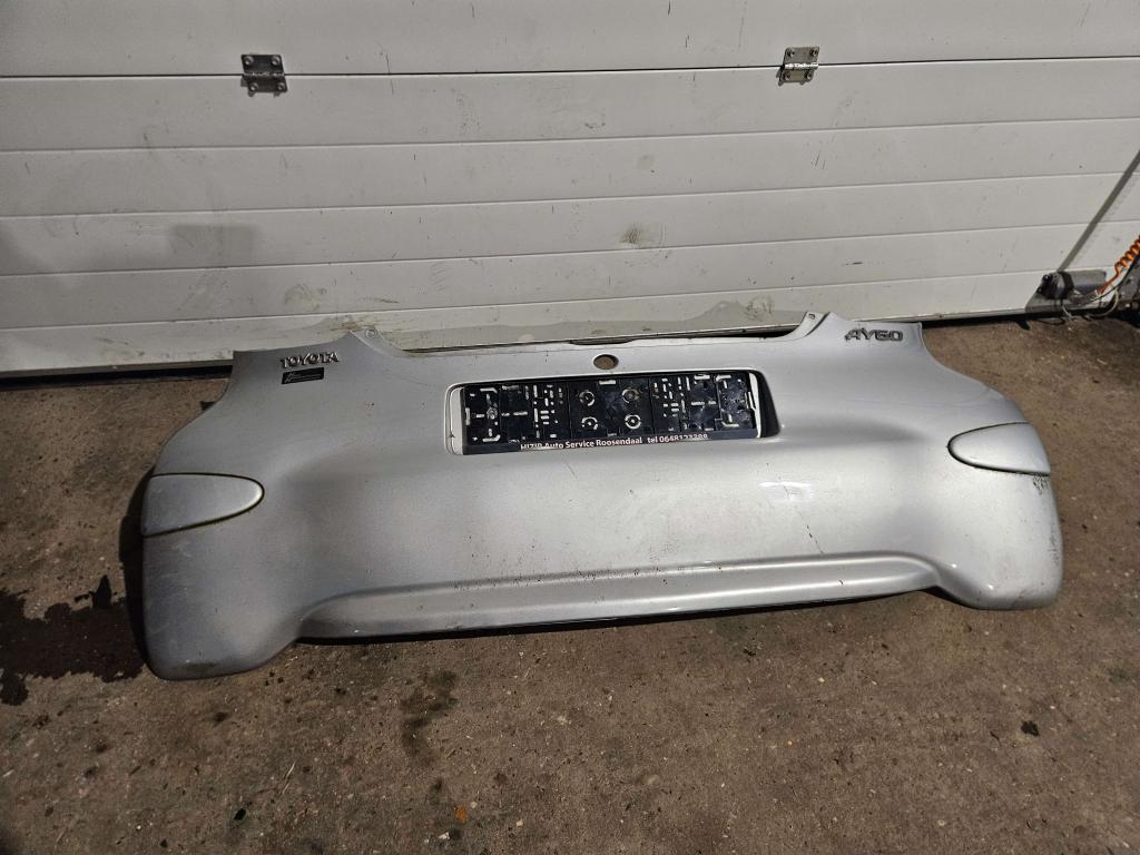 ACHTERBUMPER TOYOTA AYGO ZILVERGRIJS, Auto-onderdelen, Niet ingevuld, Gebruikt, Niet ingevuld, Ophalen of Verzenden