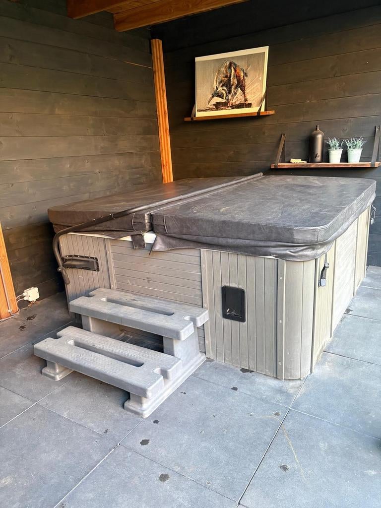 Luxe Jacuzzi voor ontspanning in eigen tuin, Ophalen, Gebruikt, Trap, Vast