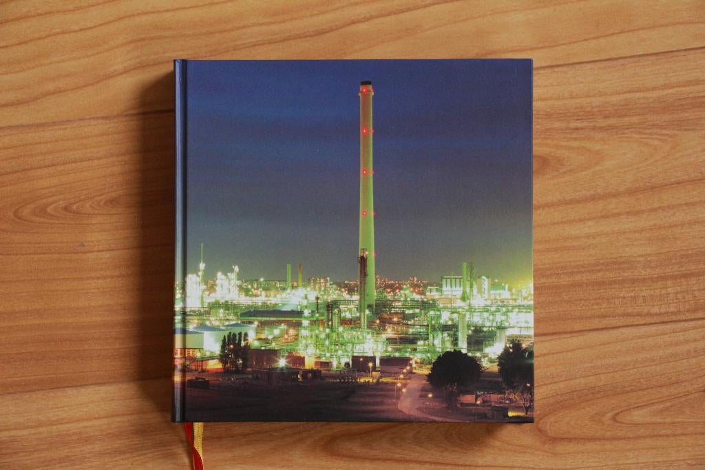 Prachtig boek over 100 jaar Shell, Ophalen of Verzenden, Zo goed als nieuw, Overige onderwerpen