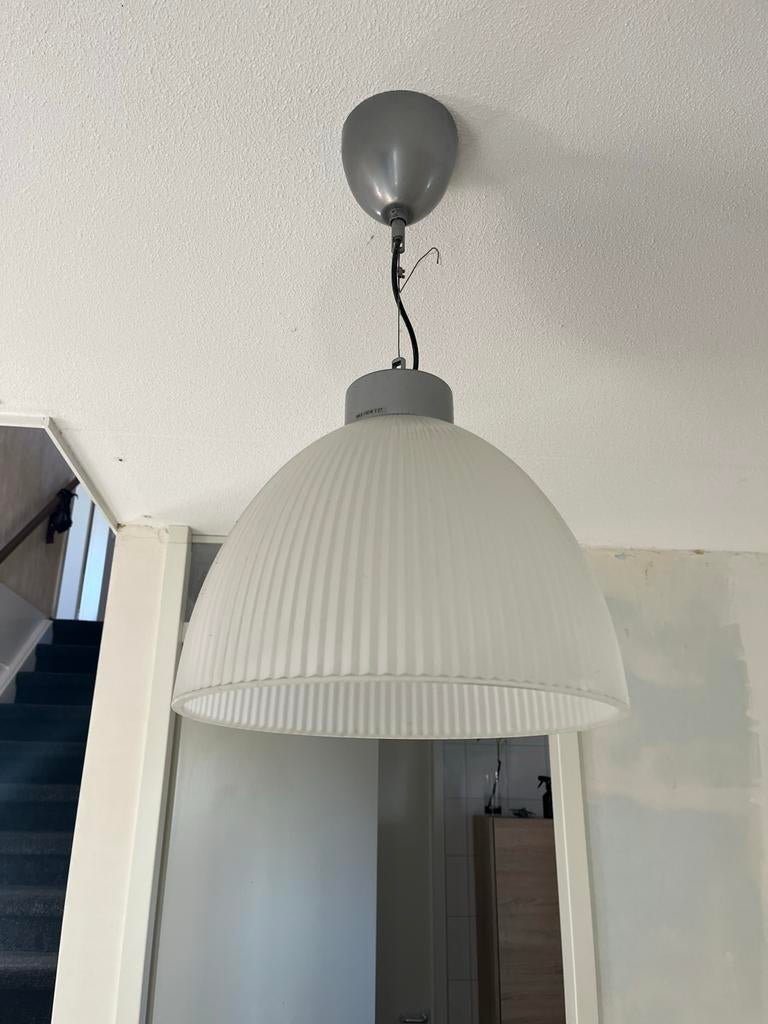 2 glazen hanglampen met geribbeld melkglas, verstelbaar, Ophalen of Verzenden, Zo goed als nieuw, Glas, Minder dan 50 cm