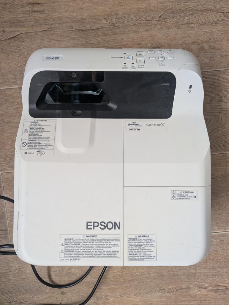 Epson EB-680 Ultra-Short Throw Projector Beamer, Audio, Tv en Foto, Beamers, Gebruikt, Epson, Ophalen of Verzenden, LCD