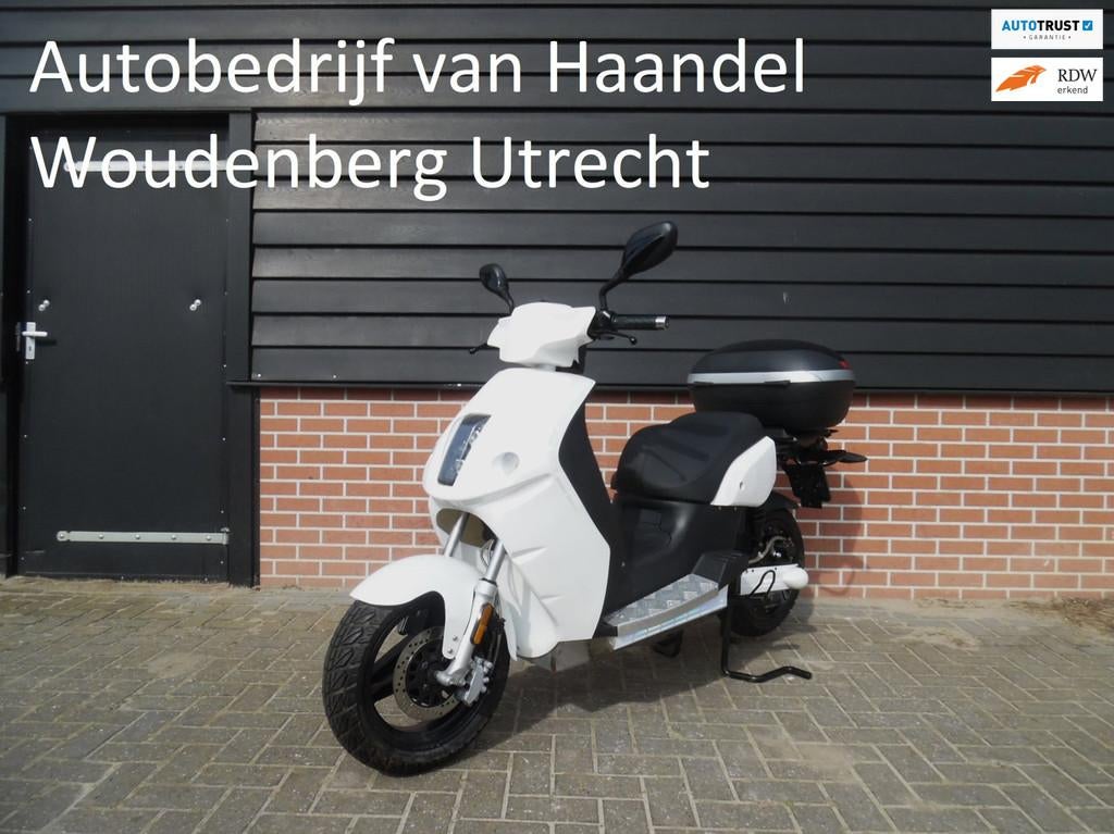 Greenmo E-max VT-120LD+ Elektrische scooter V120LD+ 05-2022, Vmoto, Gebruikt, Service@vmoto.com, Bolstoen 12X
1046 AT  Amsterdam, NL