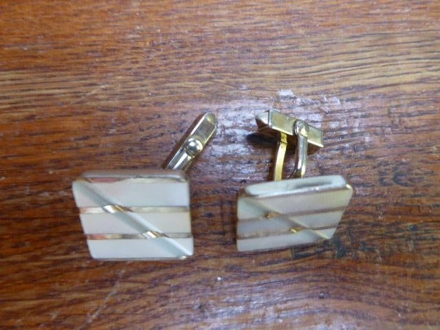 Paar art deco zilverkleurige manchetknopen met parelmoer, Antiek en Kunst, Antiek | Kleding en Accessoires, Ophalen of Verzenden