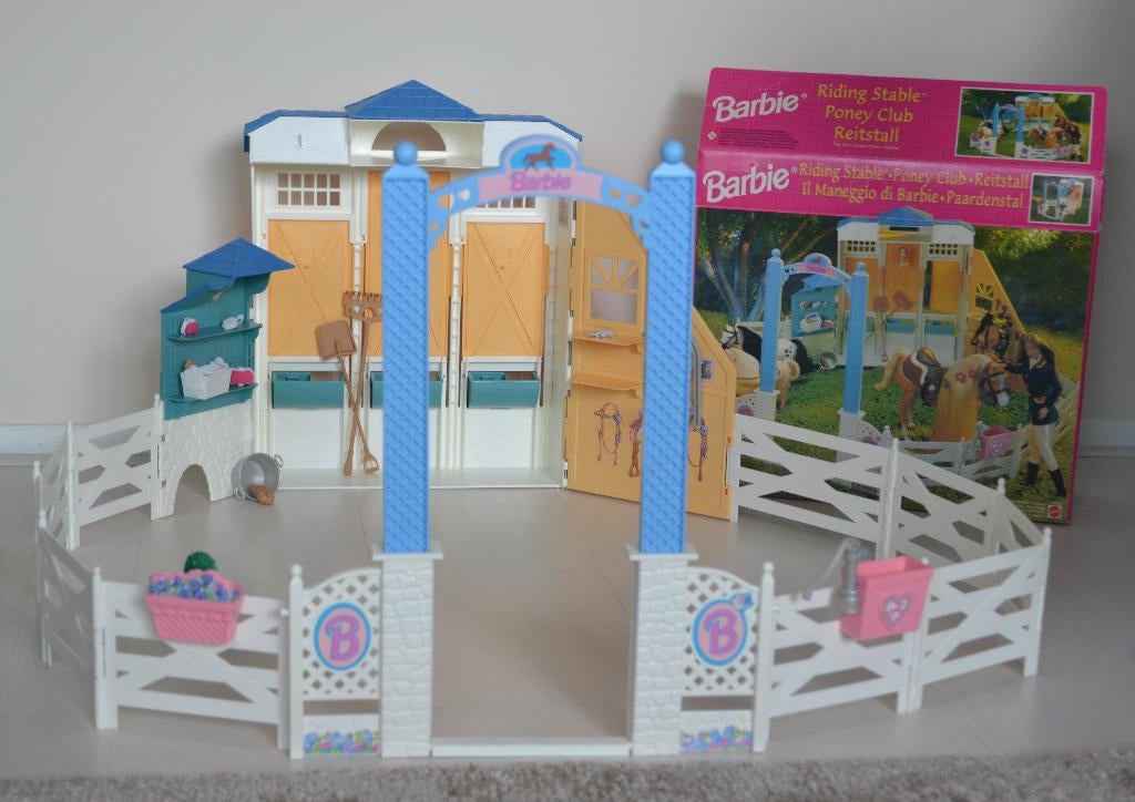 Barbie stal met accessoires en originele doos (Mattel, 1998), Ophalen of Verzenden, Zo goed als nieuw, Barbie