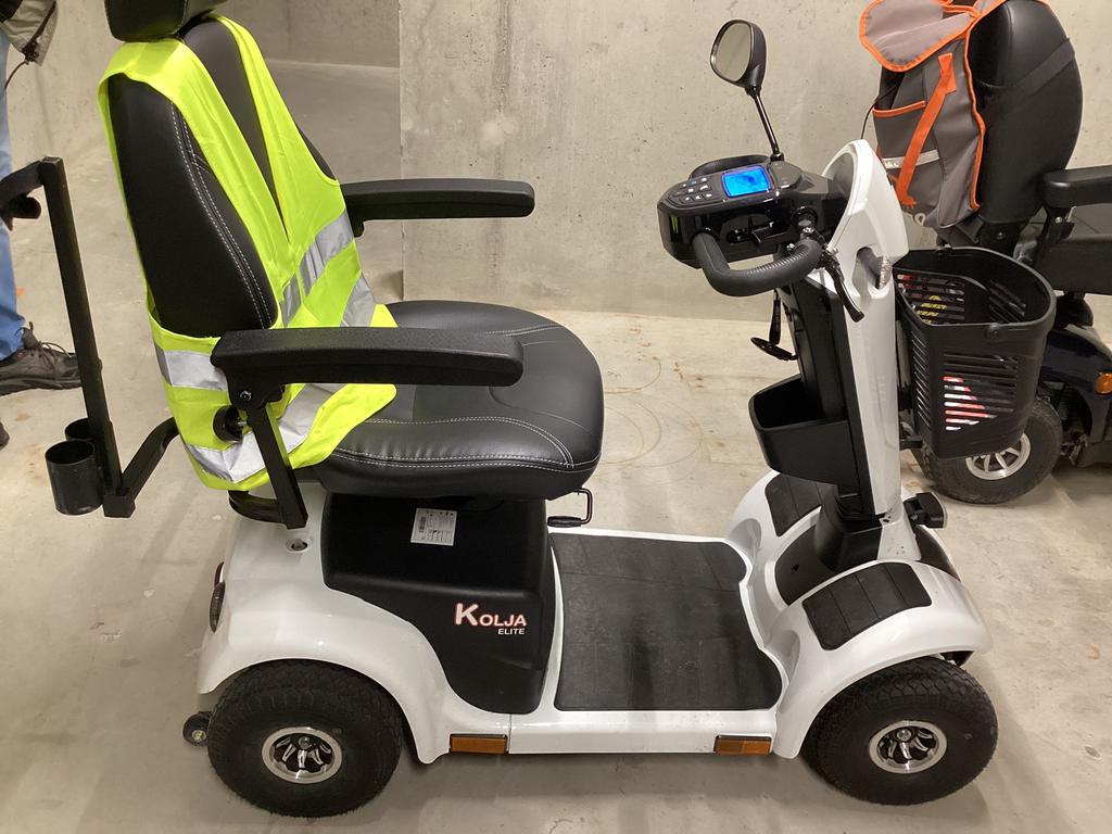 Te koop witte scootmobiel, Diversen, Brommobielen en Scootmobielen, Ophalen, Zo goed als nieuw