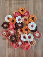 24 gehaakte bloemetjes van katoen in roodbruine tinten, Ophalen of Verzenden, Nieuw, Haken, Overige typen