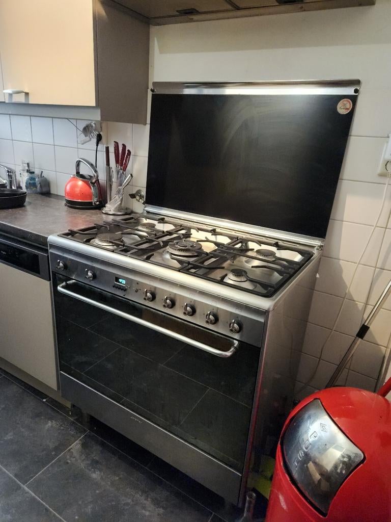 5-pits Smeg gasfornuis met afzuigkap, Witgoed en Apparatuur, Fornuizen, Gebruikt, 60 cm of meer, Ophalen of Verzenden, Gas