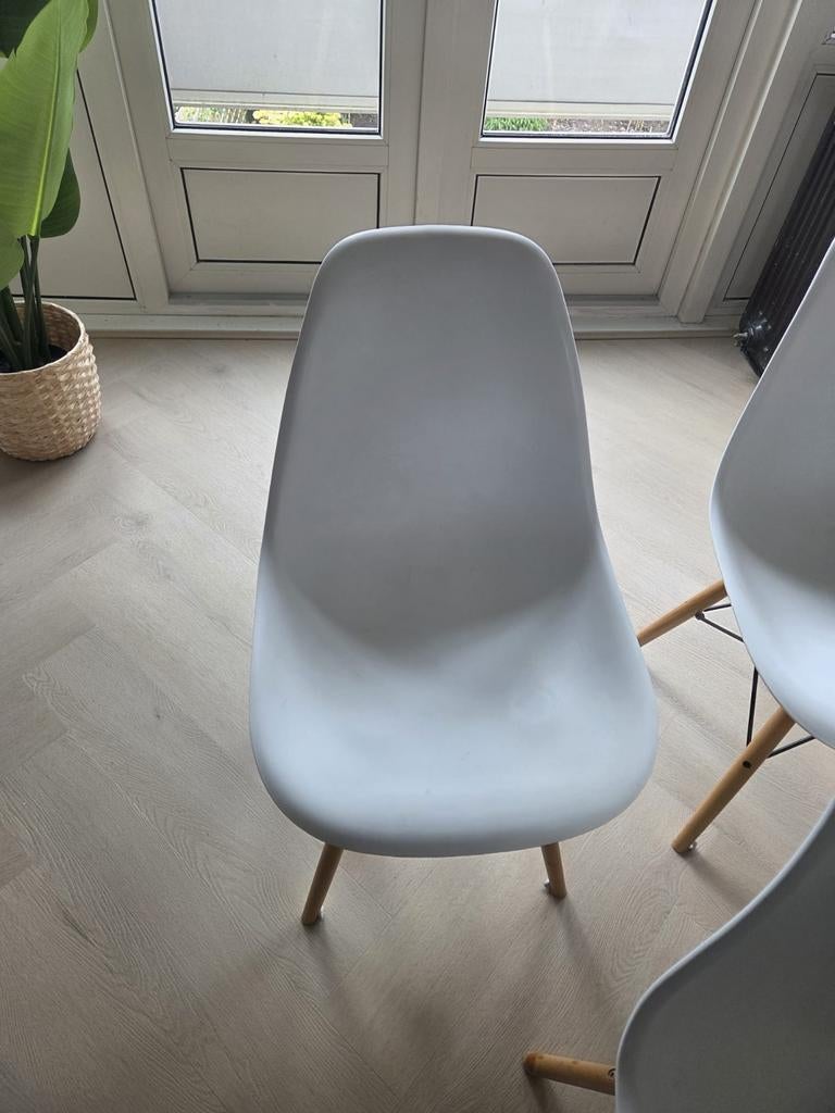 3 Witte Eames-stijl Eethoekstoelen, Huis en Inrichting, Gebruikt, Hout, Drie, Wit