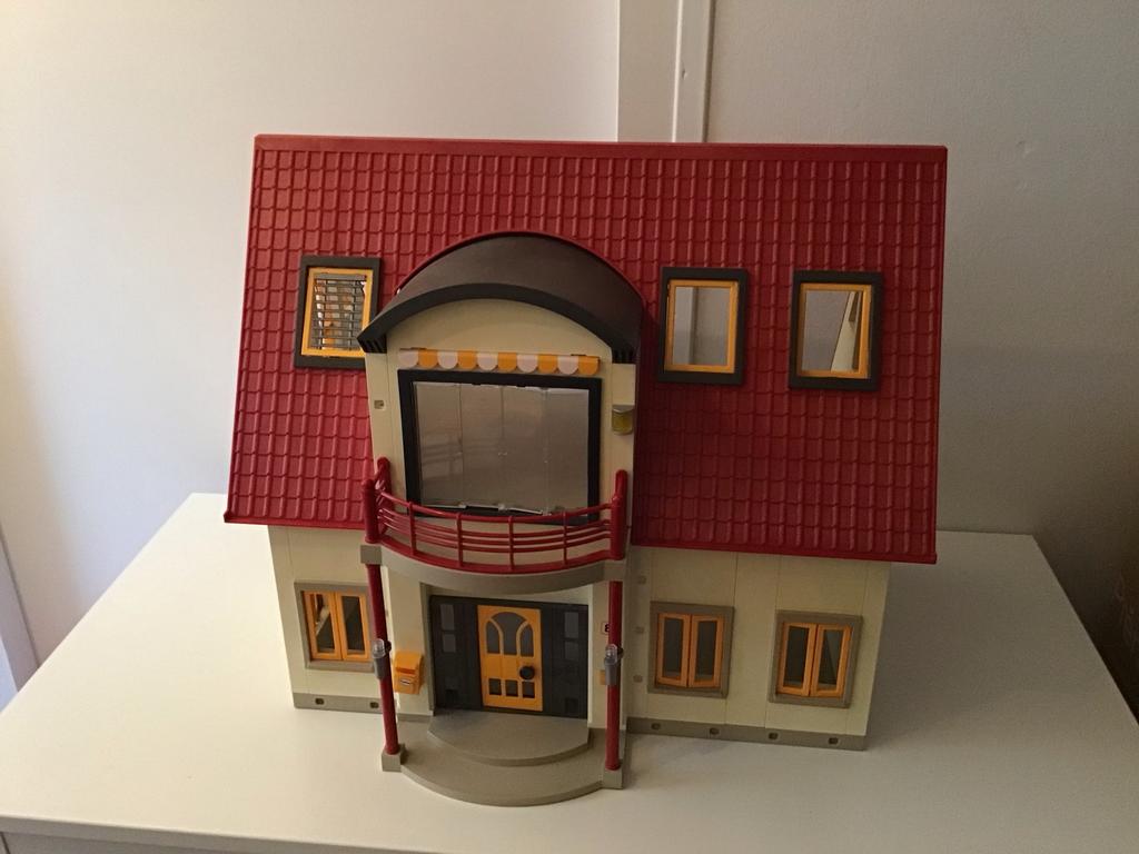 Playmobil poppenhuizen en paardenstal, Ophalen, Gebruikt